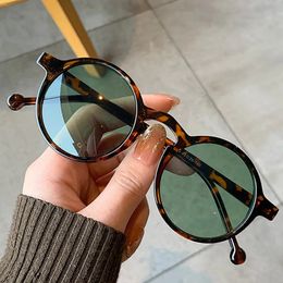 Sunglasses Frames Retro Round Sunglasse Brand Designer Vintage Sun Glasses Female Black Outdoor Eyewear Fashion Ins Style 231012