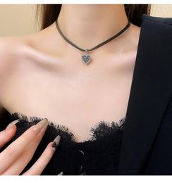 Pendant Necklaces Sweet Cool Spicy Girl Style Black Leather Rope Zircon Love Heart Clavicle Chain Necklace Woman Wedding Jewellery