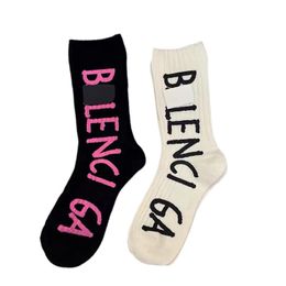 Trendy Brand Socks Spray Painting Design Graffiti Letter Socks Outwear Luxury Cotton Socks Autumn and Winter