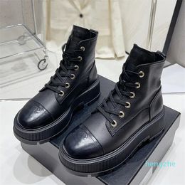 Autumn Winter Flat Bottom Boots Women Designer Metal Button Letter Mark Boots Round Toe Thick Sole Heightened Lace up