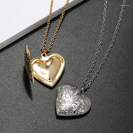 Pendant Necklaces Love Relief Pattern Sweet Peach Heart Chain Necklace For Woman Opening And Closing Shaped Po Box Gift