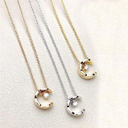2022 Top quality V gold material Charm pendat necklace with one sparkly diamond in three colors plated for women engagement jewelr3035
