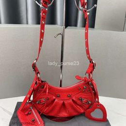 Number Le Cagole Girl Fashion Hobo Bag Designer Bags Family Paris Motorcycle Three in One Oil Wax Cowhide Cracked Tooth Small High Grade Shoulder Female 67y5