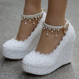 Dress Shoes Crystal Queen White Wedges Wedding Pumps Sweet White Flower Lace Pearl Platform Pump Shoes Classic Bride Dress High Heeled Lady 231012