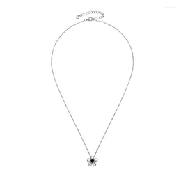 Chains QXTC 5mm 0.5 Moissanite Diamond Pendant Necklace 925 Sterling Silver Engagement Luck Flower Fine Jewellery