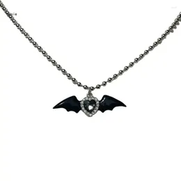 Pendant Necklaces X7YA Fashion Black Heart Wing Necklace Choker Simple Charm Neck Chain Sweet Cool Clavicle Party Jewellery