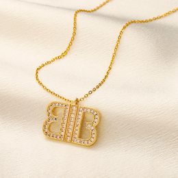 Designer Crystal Pendant Necklace 18K Gold Plated Letter Pendant Necklace Fashion Girls Luxury Jewellery Long Chain Autumn New Family Girls Love Gift Necklace