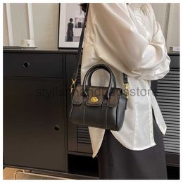 Shoulder Bags Fashion Handheld Bag for 2023 New high-end feeling bag and simple shoulder crossbody bagstylishhandbagsstore