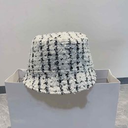The new black and white woolen fisherman hat is of excellent quality and quality