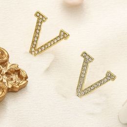 Classic small stud earrings luxury earrings designer for women elegant orecchini couple silver gold plated flower letter diamond earring party shiny zb080