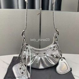 Girl Fashion Hobo Bag Designer Bags Family Paris Motorcycle Three in One Oil Wax Cowhide Cracked Tooth Small Number Le Cagole High Grade Shoulder Female 15i6