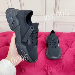 Hot new Designer men's and women's trendy sports shoes, black white, thick soled shoes, retro casual shoes, carrying and tying shoelaces fd230208