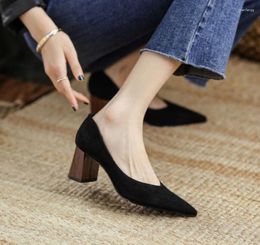 Dress Shoes Retro Black Woman Shoe Classic Pointed Wood Grain Thick Heel Pumps Ladies Single Shallow Simple Design Office Career