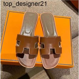 New Beach Slippers Classic Flat heel Summer Lazy Designer fashion brand flops leather lady Slides women shoes Hotel Ladies sexy Sandals high heels