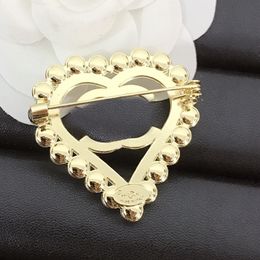 Brooches Designer Brand Letters Suit Collar Pin Brooch Fashion Men Womens Crystal Pearl Broochs 18K Gold Plated Silver Wedding Jewellery