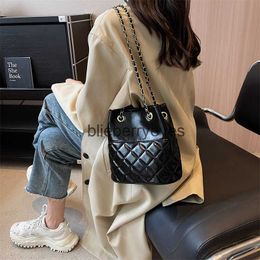 Shoulder Bags 2023 New Capacity Textured Bucket Bag Chain Shoulder Bag Casual and Minimalist Popular Crossbody Bagblieberryeyes