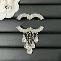 Womens Diamond Brooches Luxury Heart Letter Brooch New Autumn Fashion Gift Jewellery 925 Silver Plated Love Gift Brooch Wedding Party Charm Pins