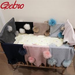 Geebro Newborn Warm Wool Swaddling Blanket With 15cm Real Raccoon Fur Pompom Kids Baby Travel Sleeping Blanket Bedding 201026317U