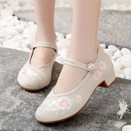 Dress Shoes Chinese Embroidered Women High Heels Cheongsam National Style Mother Spring and Autumn Old Beijing Cloth 231013