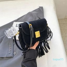 Sacos de ombro saco lateral moda falso camurça borla pequeno crossbody para mulheres designer de inverno estilo punk bolsas bolsas
