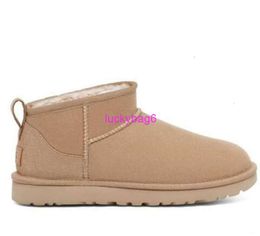 Boots Women ultra mini boots slipper U F22 winter new popular Ankle Sheepskin fur plush keep warm with card dustbag beautiful UGGsity slippers 925essG