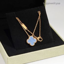 Luxury Fashion Femininity Upscale delicate four-leaf clover necklace Designer pearl agate plated 18k neck double-sided jewelry necklace