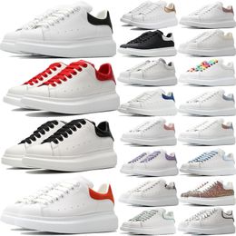 S Designer Sneakers Men Casual Shoes Triple White Black Orange Veet Mens Sneaker Rainbow Shoelace Shock Pink Lemon Light Gold Outdoor Women