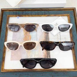 Sunglasses Designer Triumphal Arch Cat's Eye CL40220U Sunglasses for Men and Women's Advanced Sense ins UV Protection Sunglasses N3IR