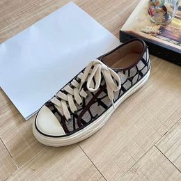 Valentine Shoes High-quality Designer Canvas Women Vintage Women Low Top Sneakers Fashion Men Suede Embroidered Sail High-tops Shoes Size 35-45 04