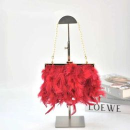 Faux Fur Crossbody Handbag Evening Bag for Woman Fashion Feather Clutch Purse Chic Sling Shoulder Tote with Pearls Chians 220923
