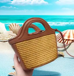 2023 Alto tasso di riacquisto Spiaggia Vacanza All'aperto Borsa in pelle di vacchetta intrecciata da donna Marrone Bianco Manico a due mani Borsa a tracolla singola Marca Moda casual