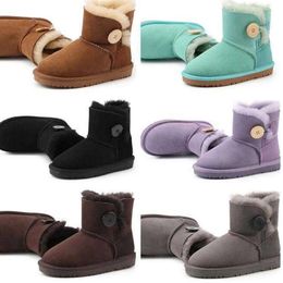 U Top quality AUS U Button short baby boy girl kids snow boots Sheepskin soft keep warm Beautiful Christmas birthday gifts Winter new