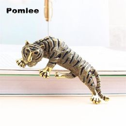 Pins Brooches Pomlee 2021 Elegant Black Enamel Tiger Zodiac Animal 2Color Metal Brooch Pins For Women And Men Accessories Jewelry2641
