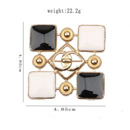 20Style Luxury Brand Designer Letter Pins Brooches Women Gold Silver Crysatl Pearl Rhinestone Cape Buckle Brooch Suit Pin Wedding 277y