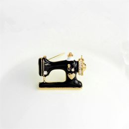 QCOOLJLY Cute Sewing Machine Brooches Trendy Black Clolor Metal Brooch Pins Charm Jewellery for Women Girls Wedding Party1221y