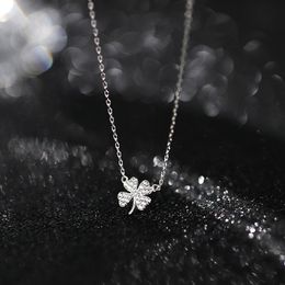 Four Leaf Grass Necklace for Female Minority Design: A Light Luxury New Lucky Leaf Collar Chain