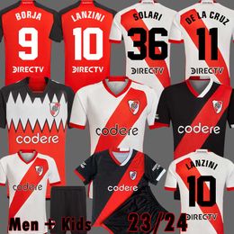 2023 2024 River Plate Maglie da calcio BARCO DE LA CRUZ QUINTERO AAREZPRATTO FERNANDEZ Camisetas SOLARI Uomo Bambini Kit Set 23 24 Calcio