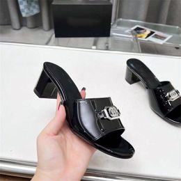 Leather women's mid-heel slippers Summer Luxury Designer Fashion chunky heels Buckle Sandals Hotel Comfortable Flat Soft drag High quality line tow box 6cm heel