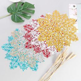 Table Mats Christmas Snowflake Placemat 38Cm PVC Hollow Bronzing Insulation Non-Slip Heat Resistant Bowl Plate Pads