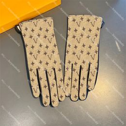 Trendy Clovers Printed Gloves Cashmere Lining Warm Gloves Women Sheepskin Leather Gloves