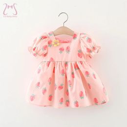 Flickas klänningar sommar baby flicka jordgubbe puff hylsklänningar söt blomma rygglösa barnkläder cool andas för barn i åldern 0 till 3 231016