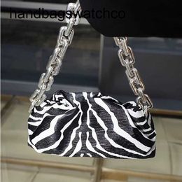 BottegassVenetas Pouch Crossbody Bags Woven Knotted Sheepskin 5a Netizen with model super hot zebra pattern modelwq91C6large Capcity With logo