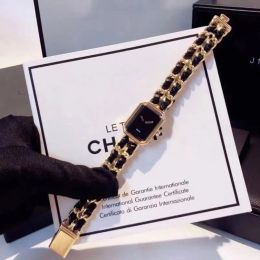 Luxus klassische elegante Designeruhr Damen Batterie Quarz Mode einfache Lederuhren 30mm quadratisch Mode Damen Armbanduhren