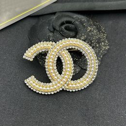 Fashion Designer Brooch For Women Luxury Gold Jewellery Ladies Dress Accessory Pins Womens Pearl Brooches Brand Jewellery