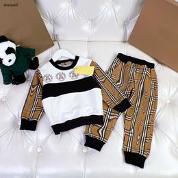 luxury kids Tracksuits baby autumn suit Size 90-150 CM 2pcs Long sleeved sweater with patchwork design and patterned printed pants Sep01