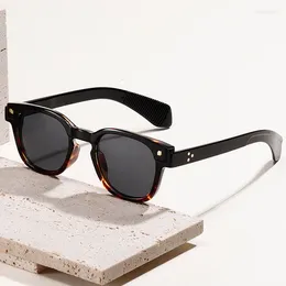 Sunglasses Retro Square Female Male Fashion Rivets Sun Glasses Women Designer Punk Gradient Sunglass Goggles