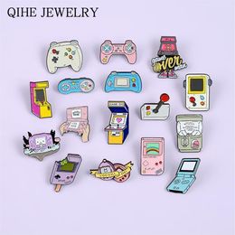 Pins Brooches Game Lovers Pet Handheld Console Robot Gashapon Machines Gamepad Over 90s Enamel Pins Button Badges279E