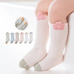 Skarpetki dla dzieci 4Pairs Soft Kids Knee High Non-Slip Socks Dziewczynki Dziewczyny Bawełniane Skarpetki Oddychane Born Długie skarpetki Suit za 0-3y 231016