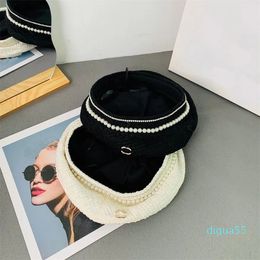 Designer Berets Hats Fashion Accessories Band Letter Navy Caps Pearl String Flat Top Cap Solid Colour Winter Outdoor Thick Cold-proof