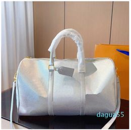 Women Luggage Pouch Duffle Designer Travel High Quality Duffles Womens Designers Handbags Fashion Classic Large Capacity Silver Colour